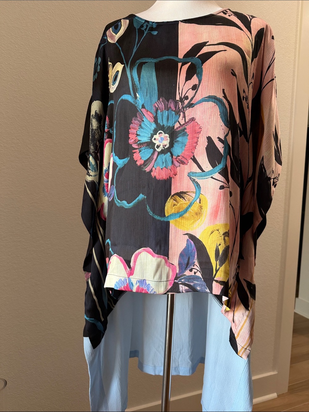 IC COLLECTION Floral Panel Boxy Tunic in Black, Pink & Blue